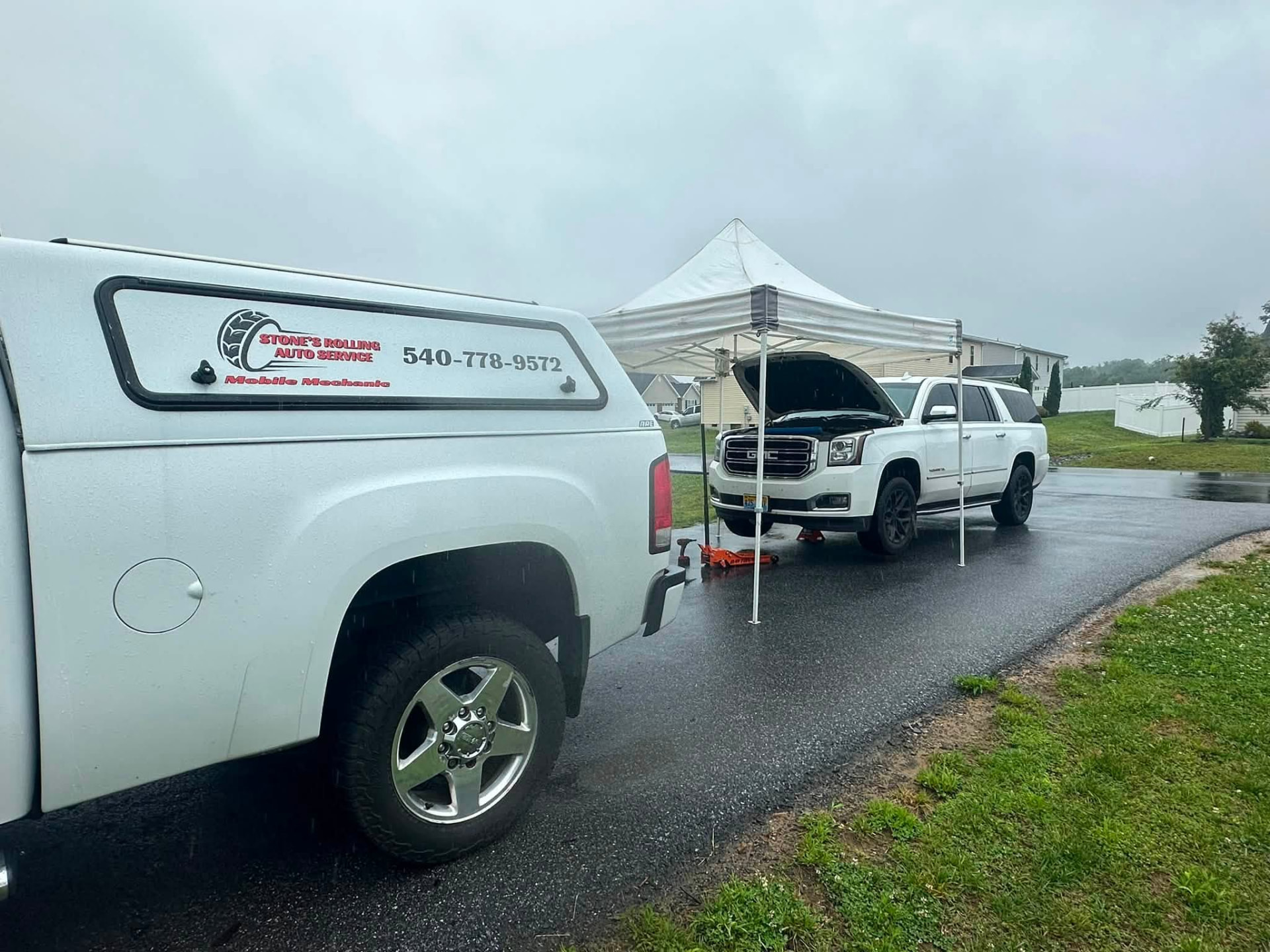 Stone's Rolling Auto Service truck working beside a customer's SUV